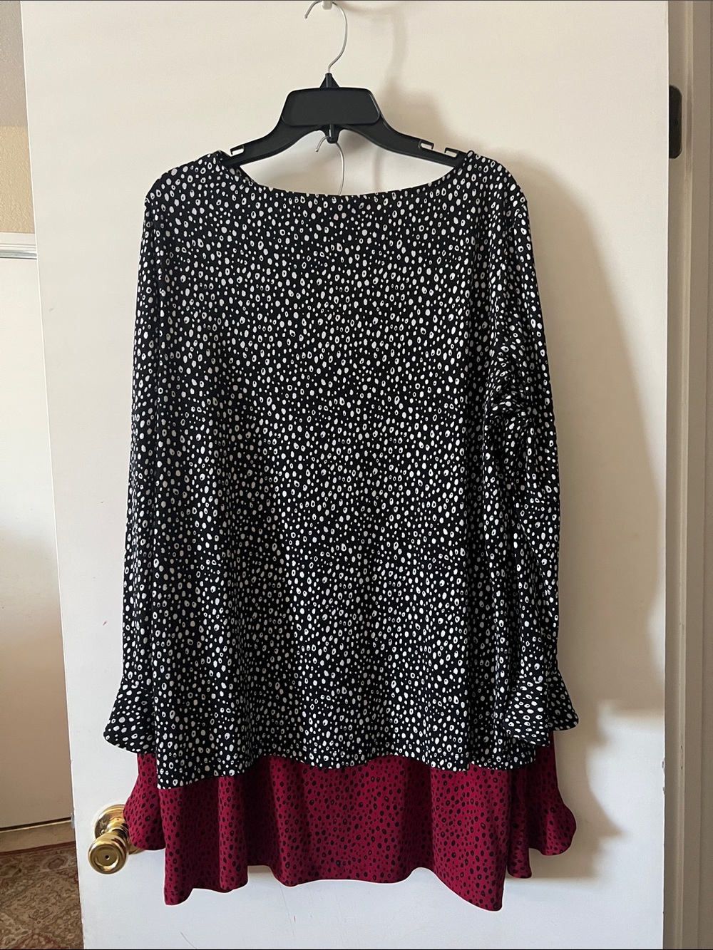 Susan Graver Dot Print Tops in Black & Burgundy Pink (2) - Picture 5 of 6